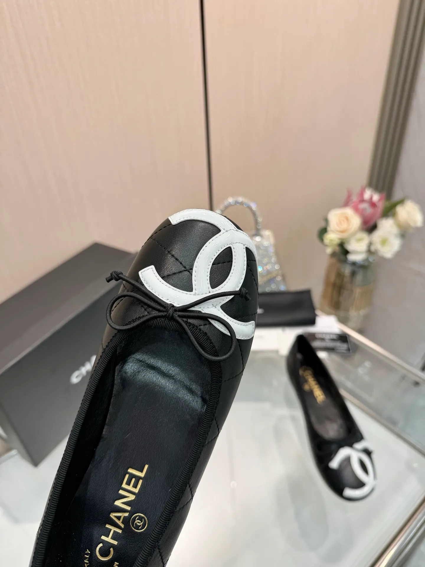 👟👟Ex-factory price 500👟👟 Women's Shoes Women's Clothing | ²⁰²5 𝐬𝐬 🤍🤎𝐂𝐇𝐀𝐍𝐄𝐋 Chanel 26A catwalk style Handmade Mary Jane women's shoes Ballet shoes are so amazing, the bow pattern is so cute! Even if I don’t wear flat shoes, I can’t resist the temptation! The second recommended pair of Chanel logo women's shoes has great texture and is versatile. It is made of lambskin and has an original two-color outsole. Size: 35-40 (41 can be customized and cannot be returned or exchanged)